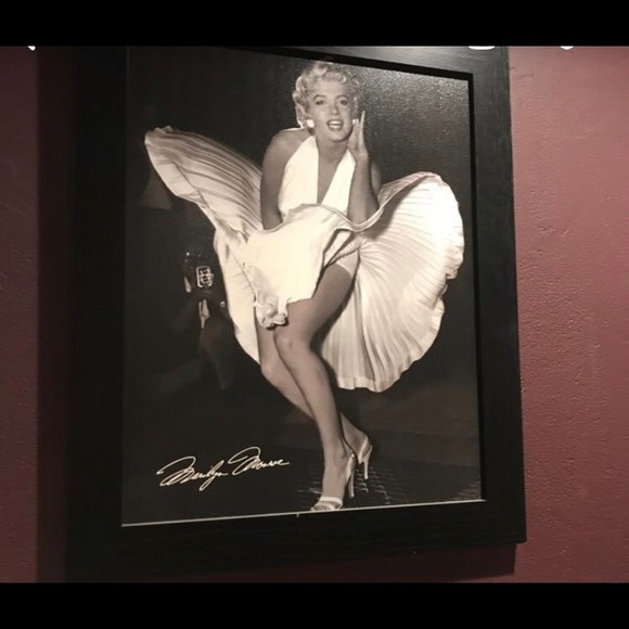 Marilyn Monroe pictures - Picture 1 of 3